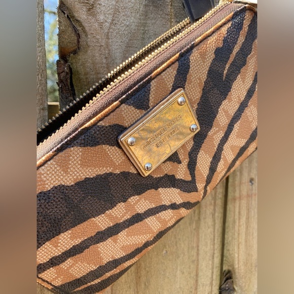 Michael Kors Tiger Stripe Wallet​​ - Picture 2 of 5